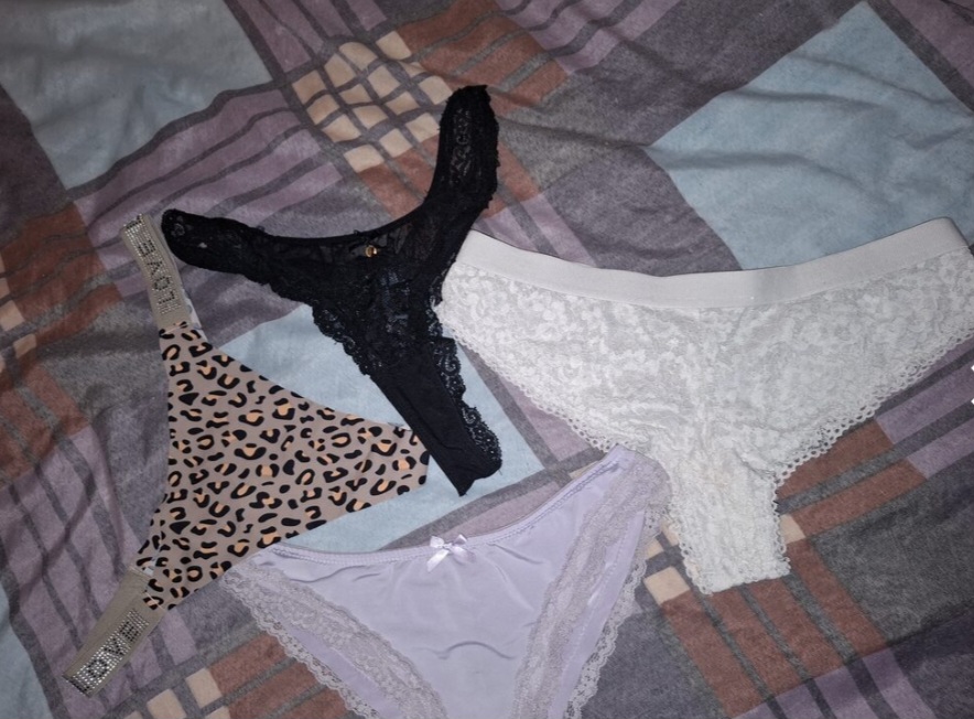 Milf Strings Gedragen Slipjes & Kleding