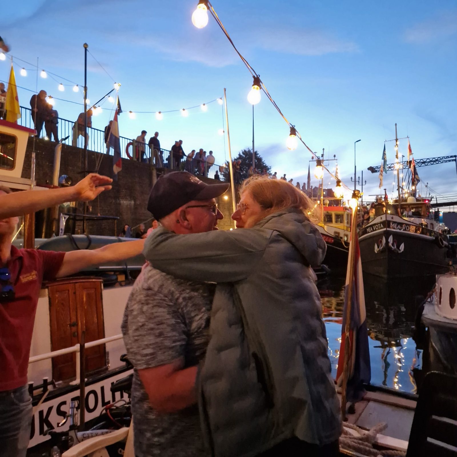 Wij Zoeken Een Vrouw Voor Een Leuk Avondje Stel Zoekt Vrouw