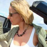 Rondborstige Gewillige Milf Wilt Sexdate Met Onervaren Toyboy