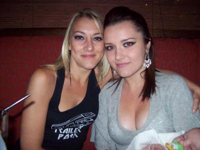 2 Vrouwen Zoeken Man/vrouw Of Een Stel
