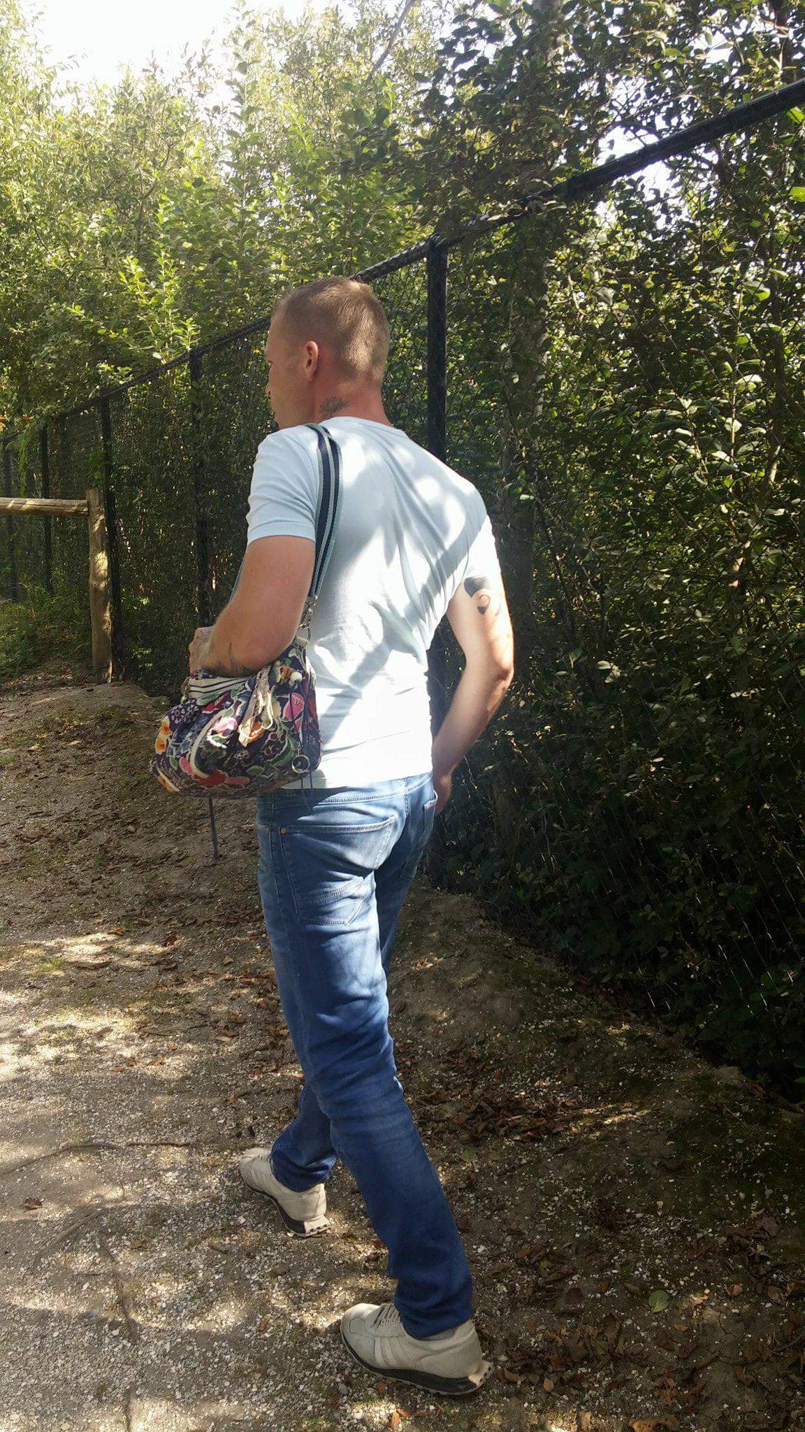 Date Nu Ben Jong Lief Schoon En Niet Lelijk Of Arrogant , Ben Wel Lief En Erg Geil Heb Een Auto Geld En Bel 0646471889 Cardates