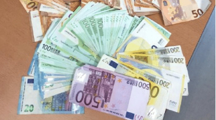 Geldslaven Meld Je Bij Mij!!! Geldslaven
