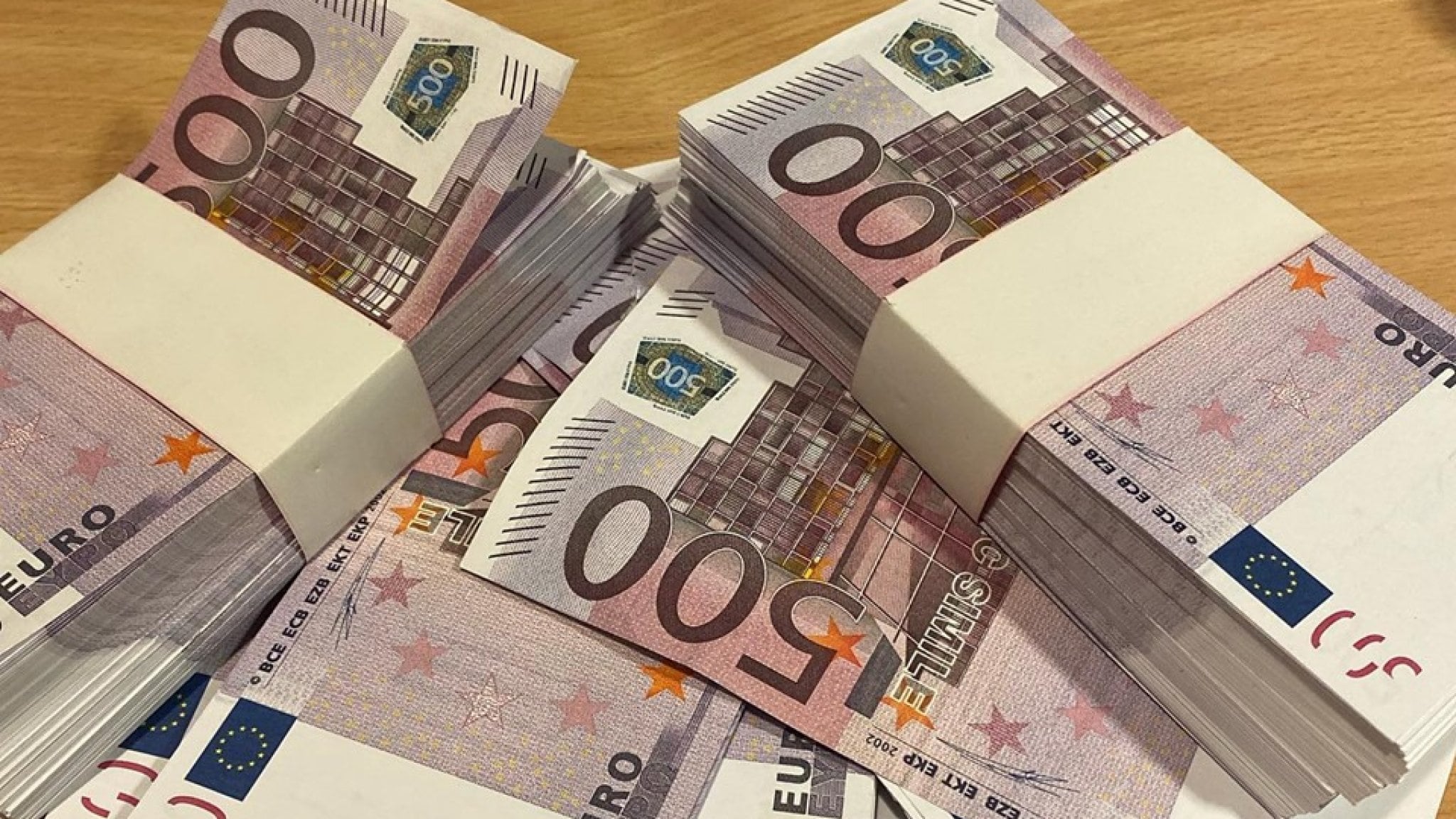 Geldslaven Meld Je Bij Mij!!! Geldslaven
