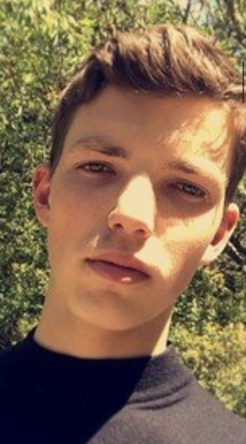 Onderdanige 18 Jarige Jongen Onderdanig Aangeboden