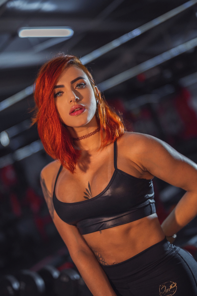 Roodharige Studente Wil Bijverdienen Betaling In Natura