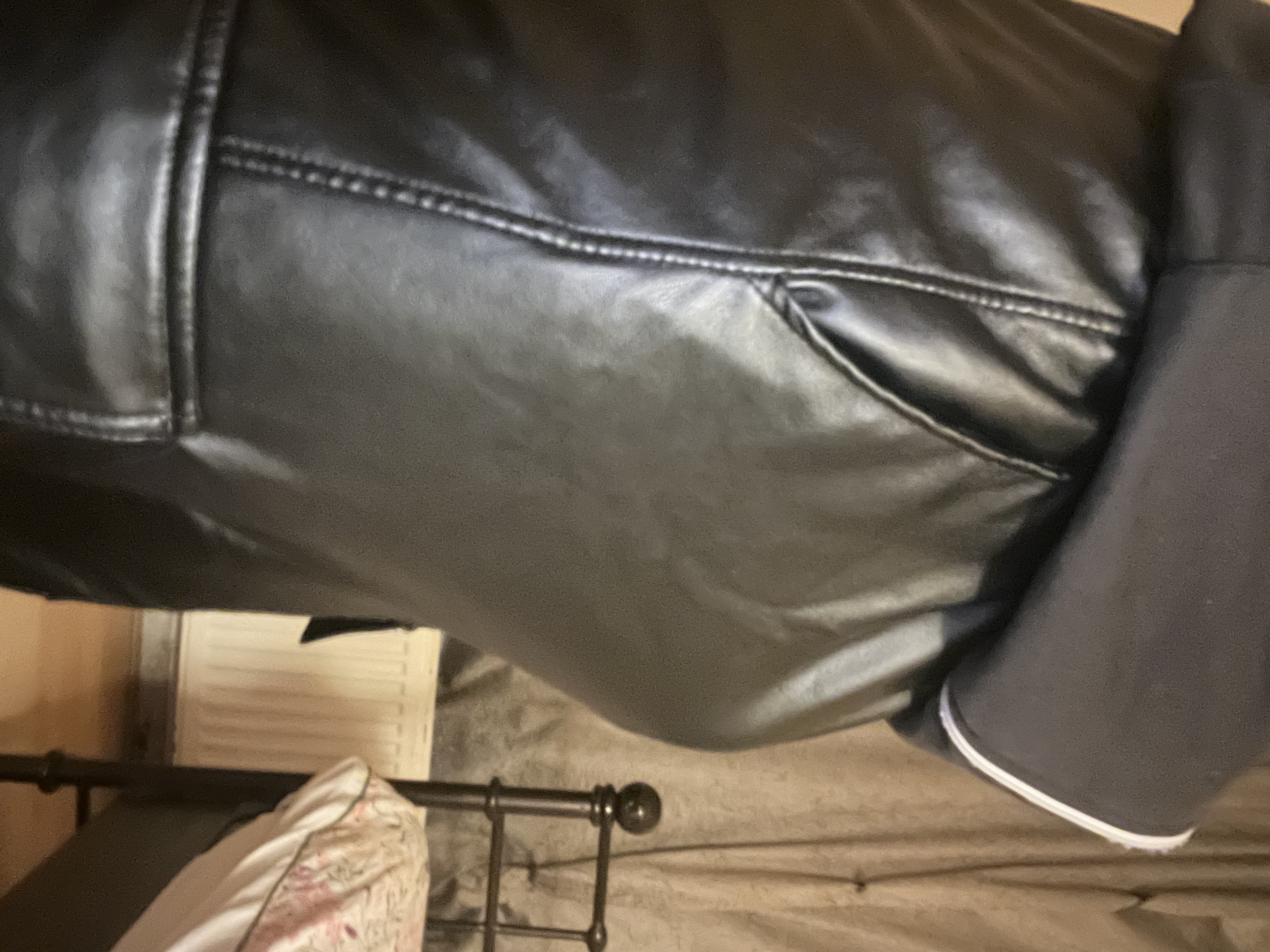 Leather ToyBoy Sexdate