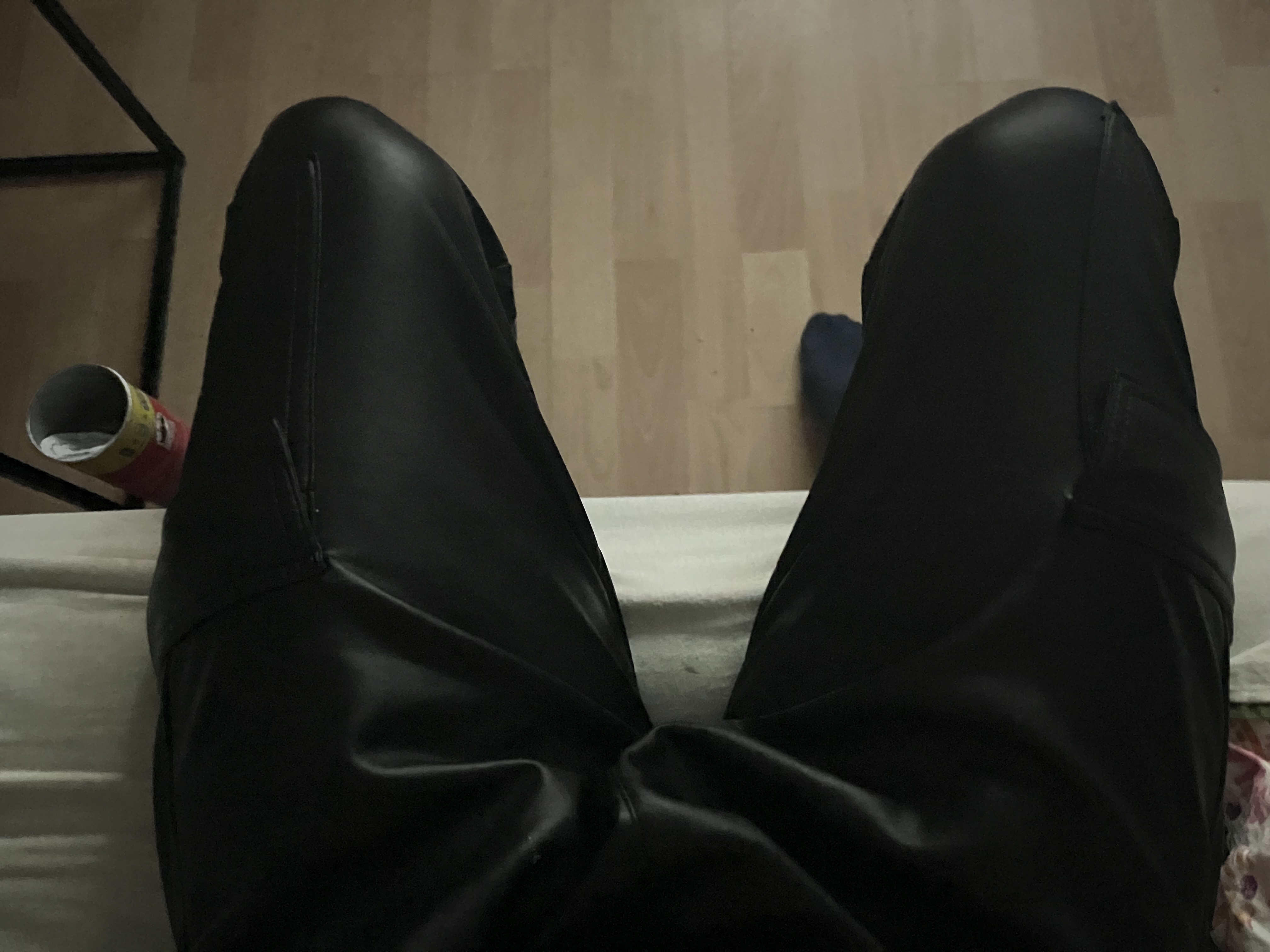 Leather ToyBoy Sexdate