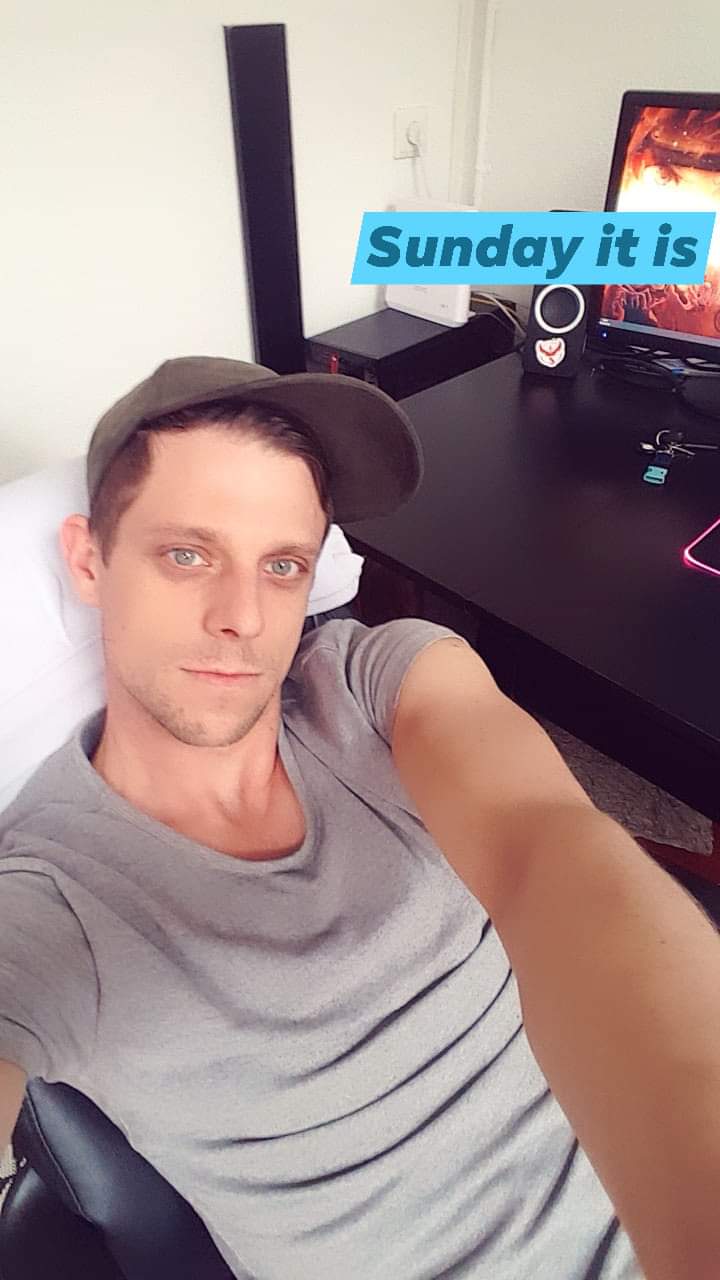 Jonge Fitte Man Die Op Zoek Is Naar Oudere Vrouwen Die Sex Willen Met Een Man Met Hoog Libido En Uithoudingsvermogen Man Zoekt Vrouw