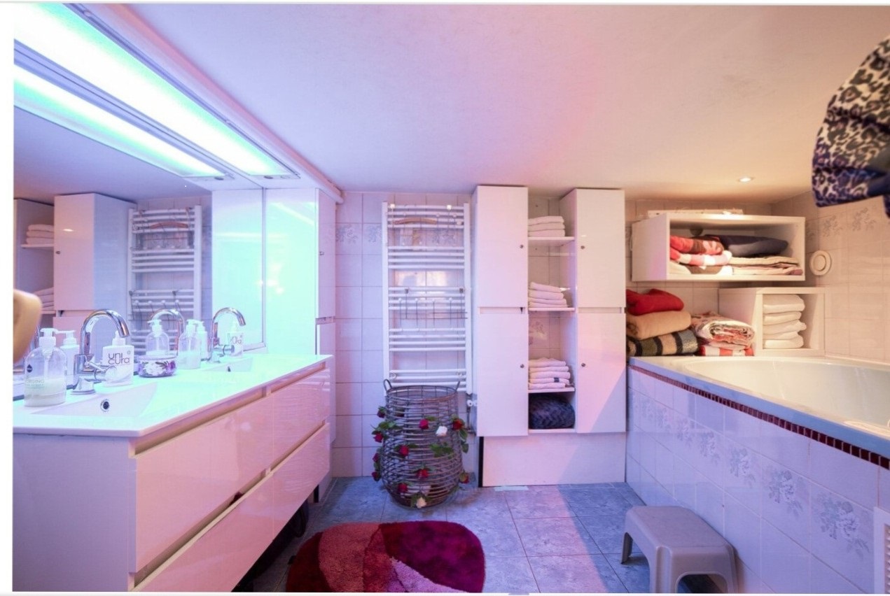 Kamerverhuur / Room For Rent Ook Discreet Dames Gevraagd