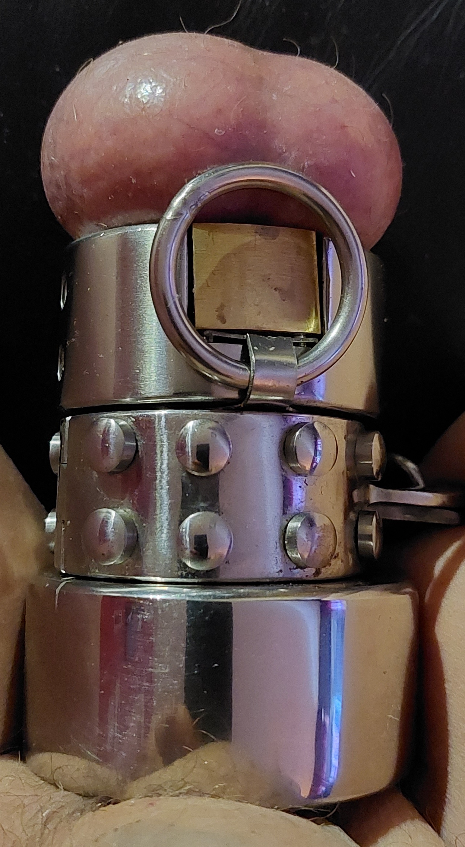Ervaren Slaaf Wenst In Contact Te Komen Met Een Strenge Meester Kinky, Extreme & Bizarre Sm