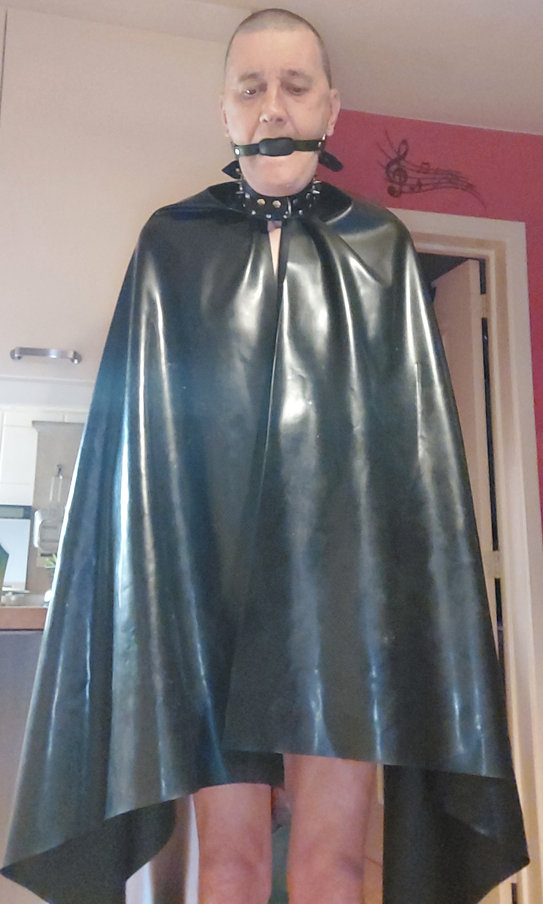 Ervaren Slaaf Wenst In Contact Te Komen Met Een Strenge Meester Kinky, Extreme & Bizarre Sm