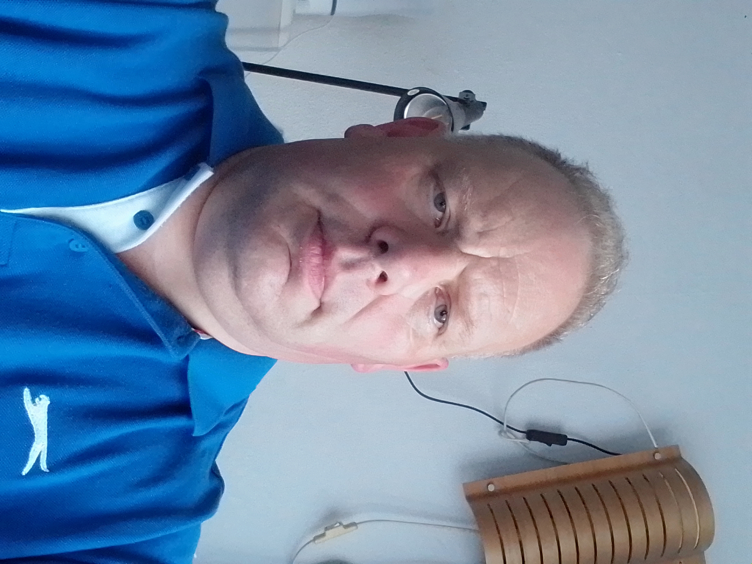 Rustige En Sociale Bi-man Zoekt Stel Of Vrouw Man Zoekt Vrouw