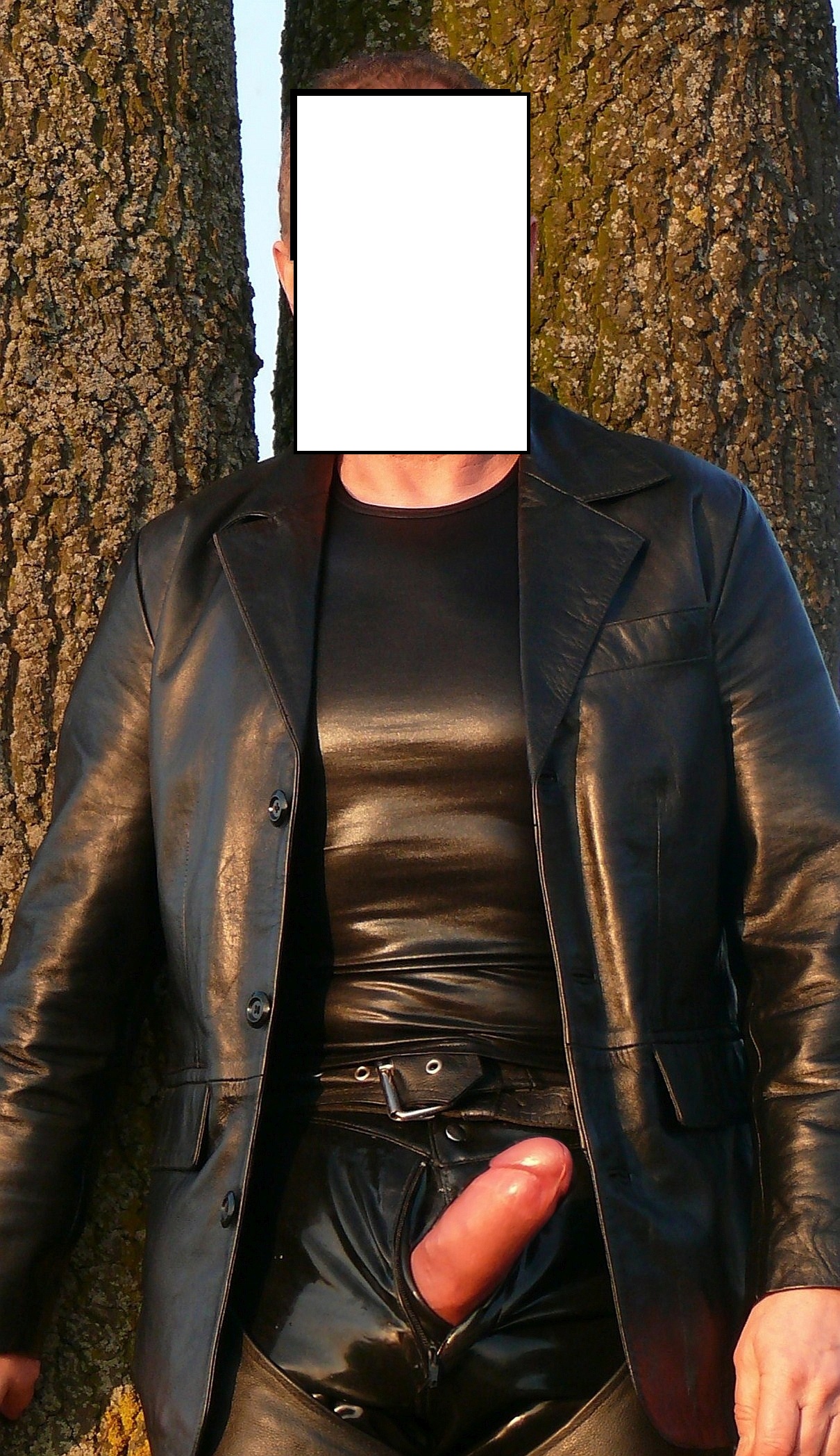 LEATHER RUBBERMANNEN MET XL COCK EN SHEMALE TS VOOR GEILE SAFESEX OOK GANG BANG Fetish