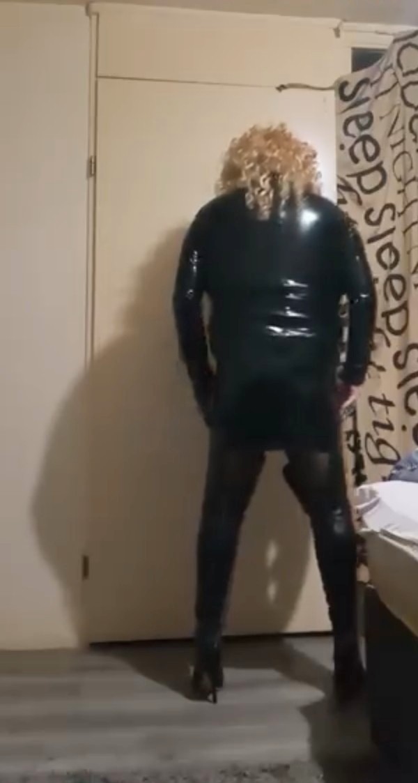 Travestiet Hoer Zoekt Dominante Man Die Nu Wilt Afspreken Gay Sm