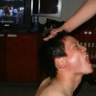 Aziatische Toiletboy Zoek Lieve Man Dame Die Me Kan Opleiden Tot Extreemslaaf Kinky, Extreme & Bizarre Sm
