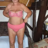 Wie Scheert Dit Kutje? Vrouw Zoekt Man