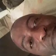 BRAZILIAAN ZWARTENMAN 100%AKTIVE UIT RIO DE JANEIRO  STAD BRAZILIE. Man Zoekt Man