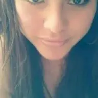 Zoek Een Niet Rokende Man. Vrouw Zoekt Man
