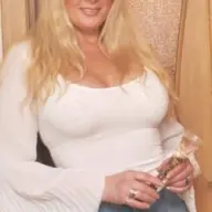 Hey Gezellige Heer, Stuur Mij Maar Snel Een Berichtje. Vrouw Zoekt Man