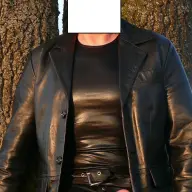 ZOEK GEILE LEATHER RUBBERMANNEN EN SHEMALES OM AF TE TREKKEN