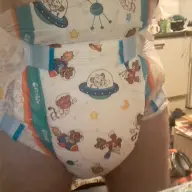 Kinderlijke Groote Baby Zoekt Dominante Mamma