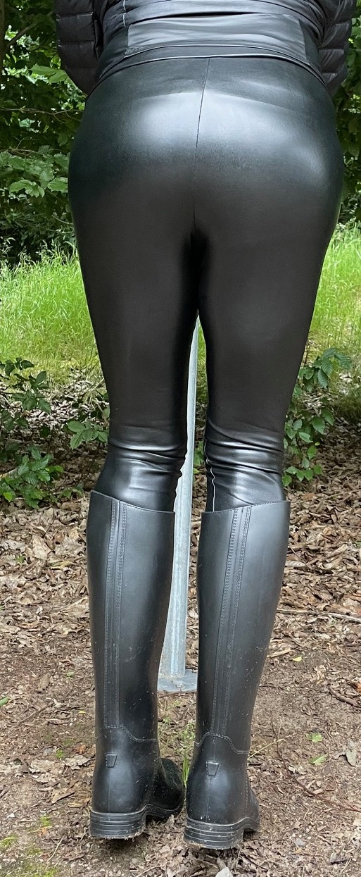 LEATHER RUBBERMAN/NEN VOOR SAFESEX EN SHEMALE TS Shemale Contact