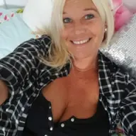 Gebonden, Maar Toch Alleen Vrouw Zoekt Man