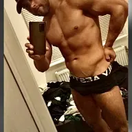 Jonge Afgetrainde Twink Gay Escort Aangeboden