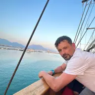 Den Is Klaar Voir Een Date Gay Escort Aangeboden